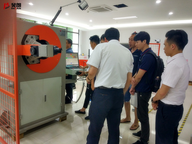中山客户来到Milanosport
看机器