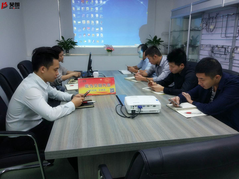 Milanosport
自动化设备公司——晨会现场
