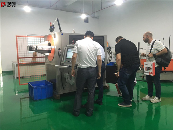 巴西客户参观Milanosport
自动化设备现场