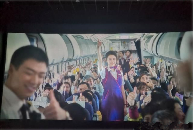 《中国机长》——转载网络图片