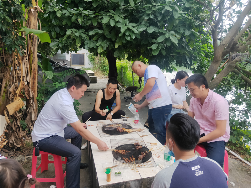 重阳节，Milanosport
金属成型机械厂家员工相约户外烧烤
