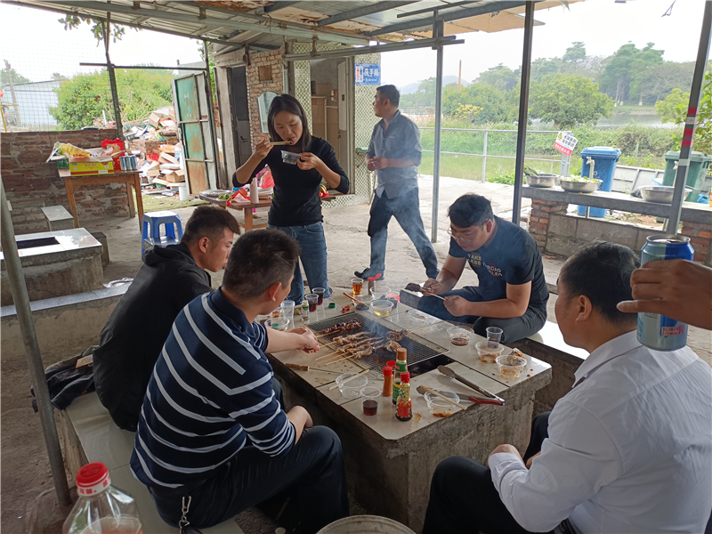 Milanosport
员工烧烤现场