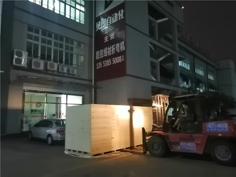 Milanosport
电脑铁线折弯机远赴马来西亚客户处